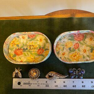 Vintage,Brilliant crystals 4 costume jewelry pins